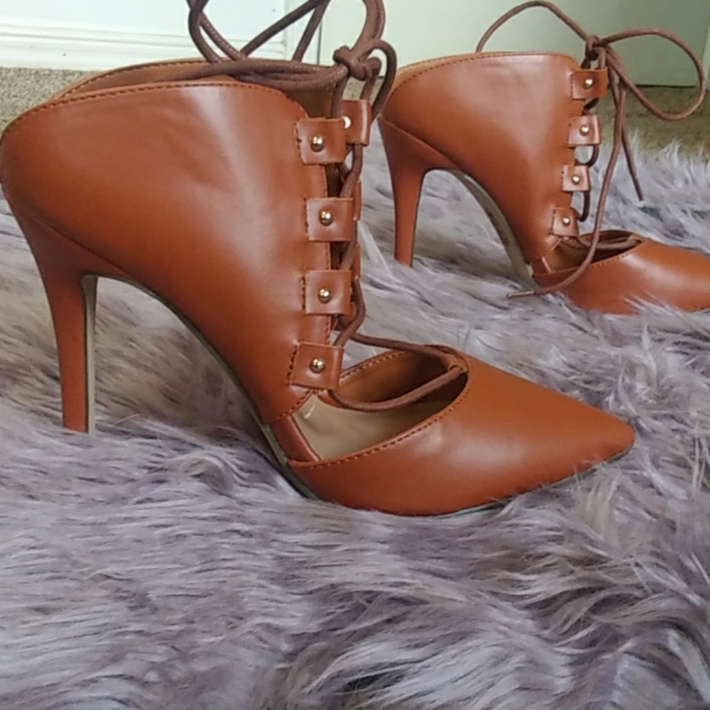 Heels - Picture 3 of 3